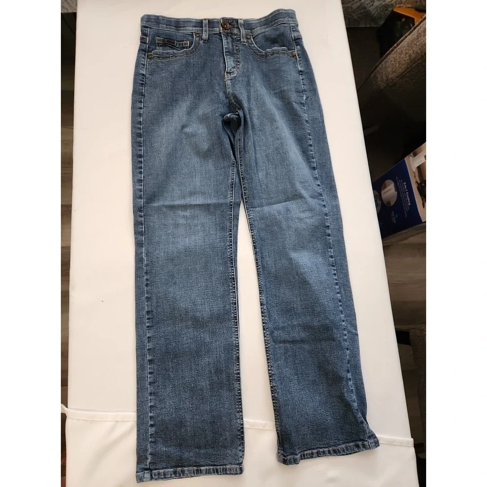 Lee Comfort Waistband Straight Leg  Mid Rise  Blue Wash Womens 28w 27L (8 SHORT)